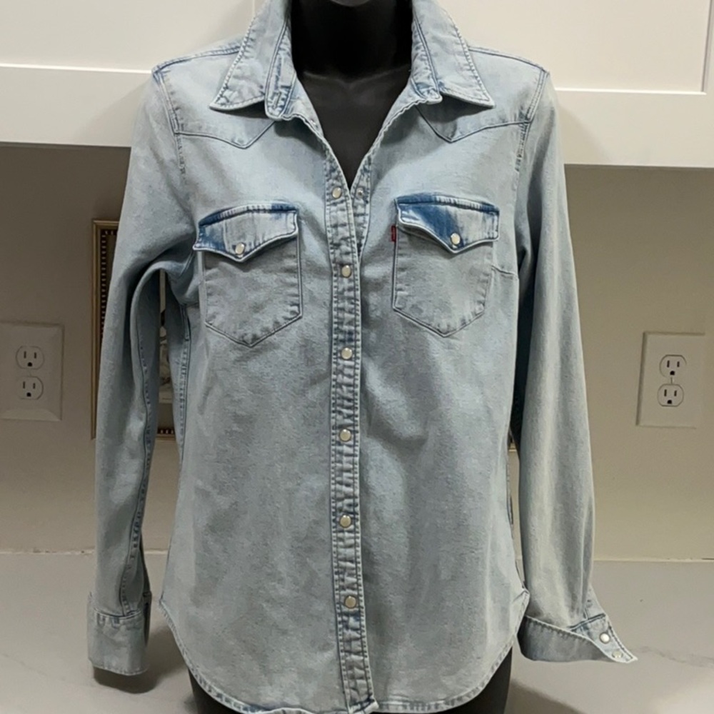 Ladies Levi’s Western washed shirt